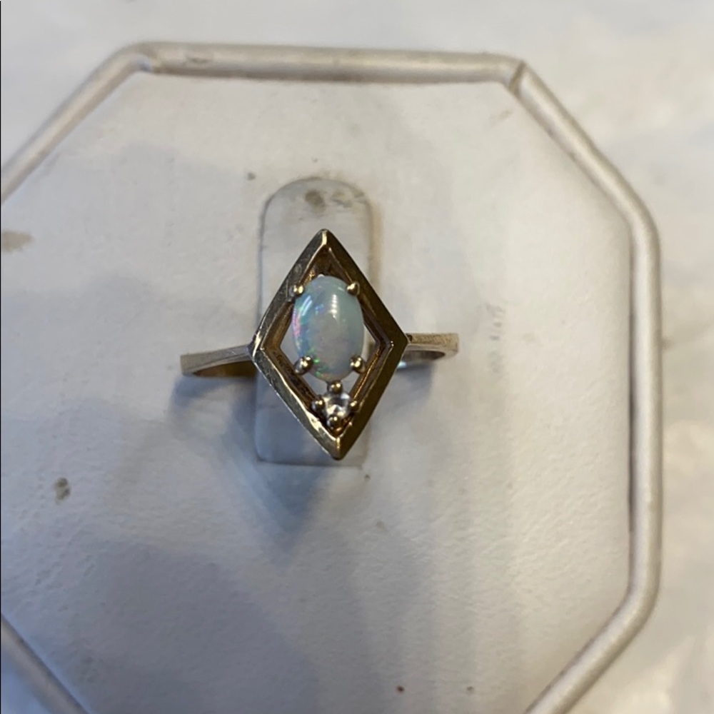10K diamond Opal Ring